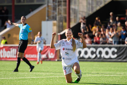 Rosengårds Lisa-Marie Utland jublar efter sitt 3-0 mål