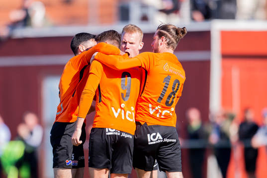 Torns Niclas Lundberg jublar