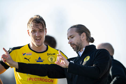 Frejs tränare Lukas Syberyjski och Kim Skoglund
