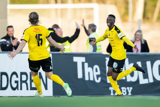 Frejs Samouil Izountouemoi (h) jublar efter 3-2