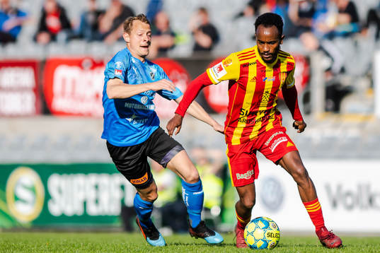 Halmstads Joel Allansson och Syrianskas Beneyam Belye Demte