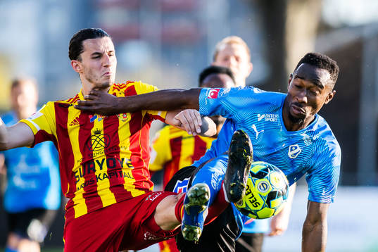 Syrianskas Stefan Ilic och Halmstads Sadat Karim