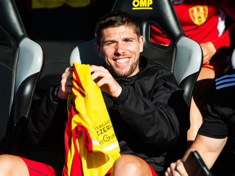 Syrianskas Steven Franck Ribery på bänken