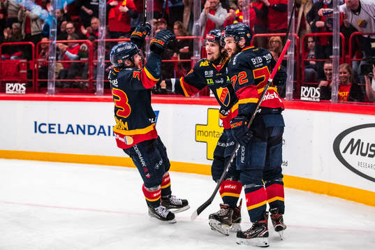 Djurgårdens Axel Jonsson Fjällby jublar med Linus