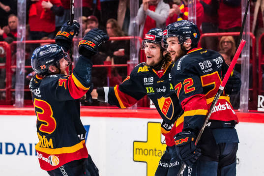 Djurgårdens Axel Jonsson Fjällby jublar med Linus