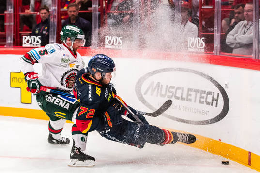 Frölundas Chay Genoway och Djurgårdens Emil Bemström