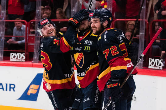 Djurgårdens Linus Hultström och Emil Bemström jublar