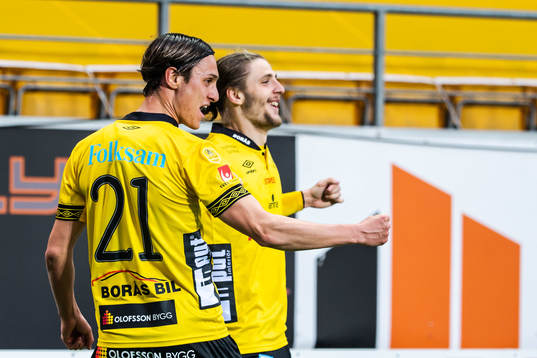 Elfsborgs Pawel Cibicki och Jonathan Levi jublar efter 3-0
