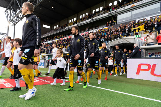 Spelarna med Joakim Nilsson, Robert Gojani, Simon Olsson,