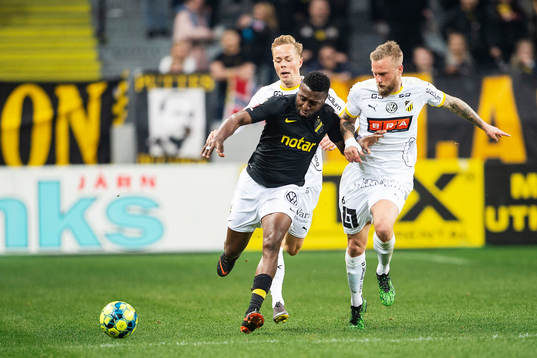 s Chinedu Ogbuke Obasi mot Häckens Adam Andersson och