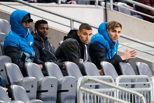 IFK Norrköpings Jordan Larsson och Christoffer Nyman på läktaren