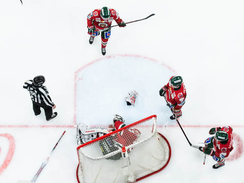 Djurgårdens Jakob Lilja (ej i bild) trycker till