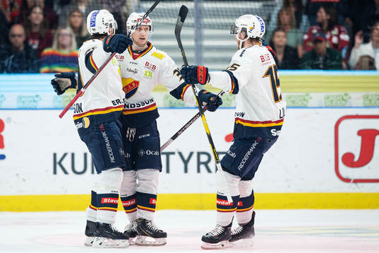 Djurgårdens Olle Alsing jublar