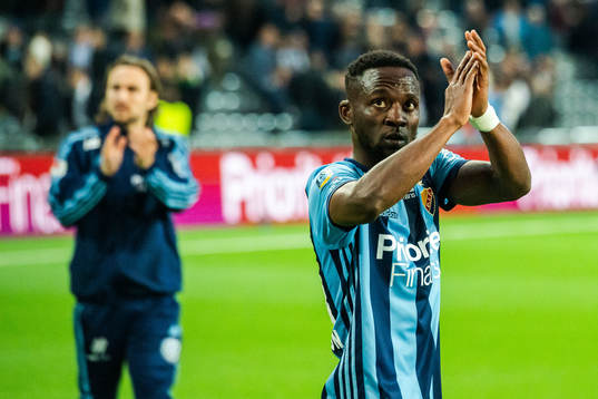 Djurgårdens Mohamed Buya Turay tackar publiken