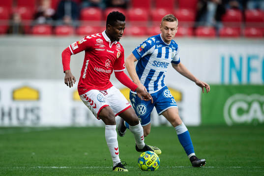 Kalmars Chima Akas och IFK Göteborgs Sebastian Ohlsson