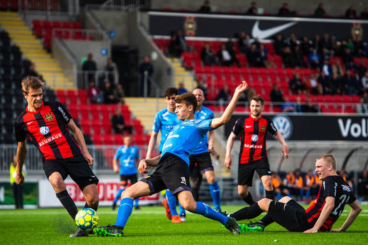 Brommapojkarnas Oscar Pehrsson och Halmstads Rasmus