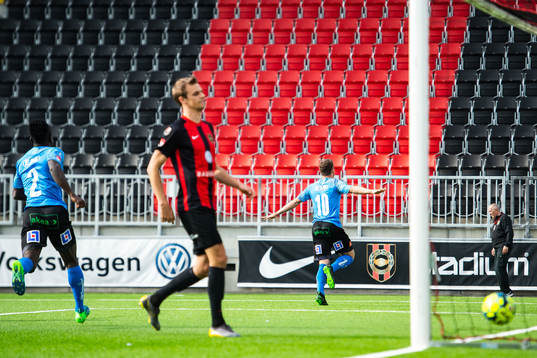 Halmstads Gabriel Gudmundsson jublar efter 0-1 