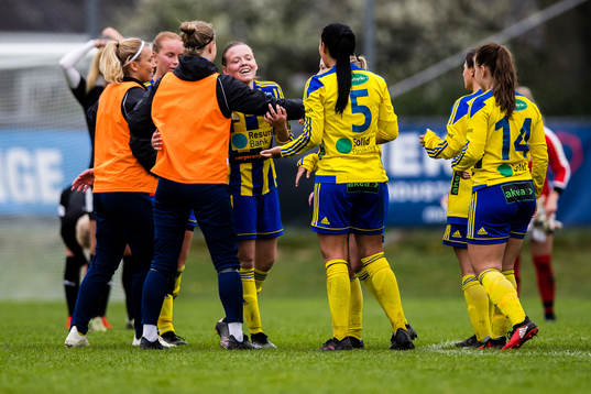   Eskilsminnes spelare jublar