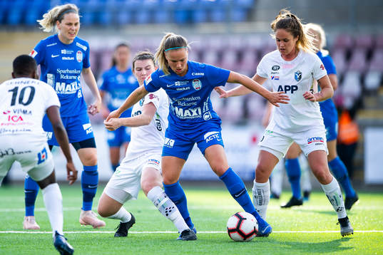 Eskilstunas Julia Tunturi Växjös Sandra Lindkvist och