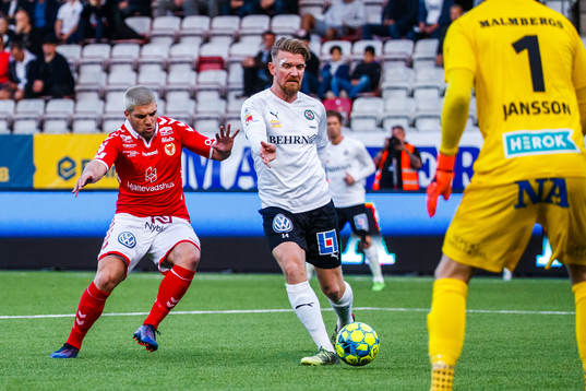 Kalmars Moestafa El Kabir och Örebros Michael Almebäck