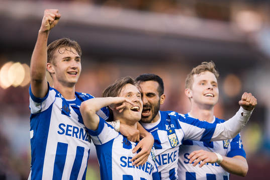 IFK Göteborgs Patrik Karlsson Lagemyr jublar ihop med