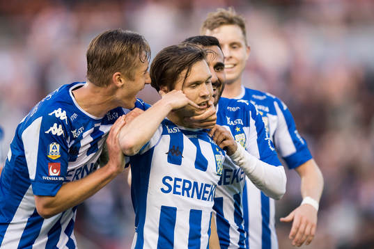 IFK Göteborgs Patrik Karlsson Lagemyr jublar ihop med