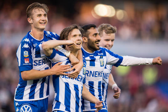 IFK Göteborgs Patrik Karlsson Lagemyr jublar ihop med