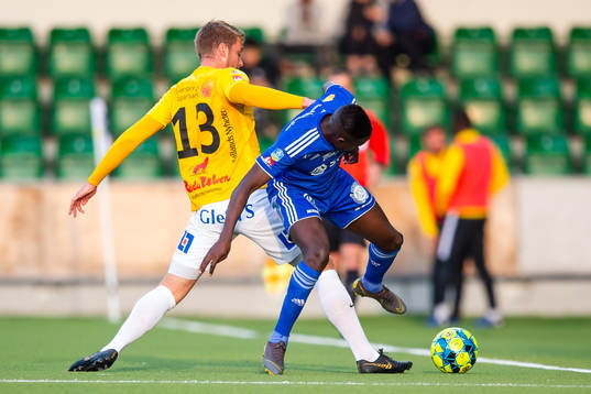 Falkenbergs Marcus Klingenberg Mathisen och Sundsvalls Pa Konate