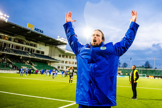 Sundsvalls Linus Hallenius jublar