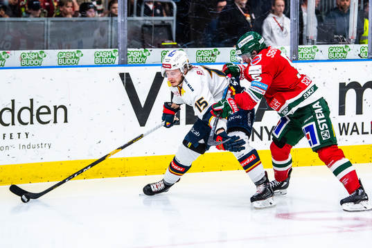 Djurgårdens Jakob Lilja och Frölundas Chay Genoway