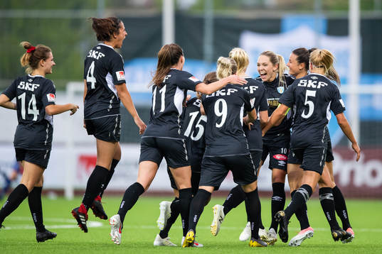 Göteborgs Elin Rubensson jublar med lagkamrater