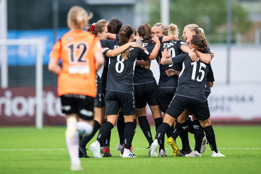 Göteborgs Elin Rubensson jublar med lagkamrater