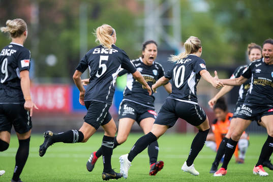 Göteborgs Elin Rubensson jublar med lagkamrater