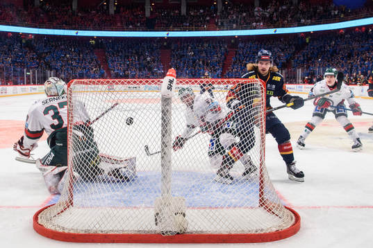 Djurgårdens Axel Jonsson Fjällby gör 1-2 målet bakom