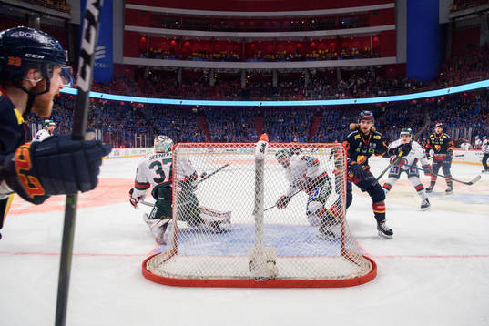 Djurgårdens Axel Jonsson Fjällby gör 1-2 målet bakom