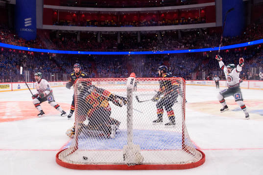 Frölundas spelare jublar