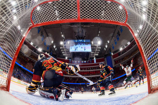 Frölundas spelare jublar