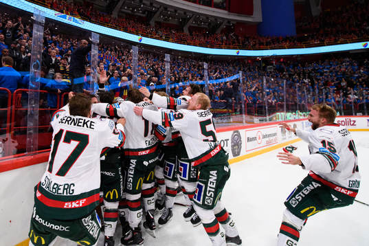 Frölundas spelare jublar