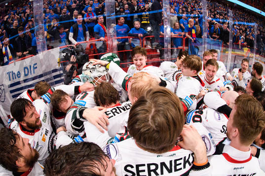 Frölundas spelare jublar