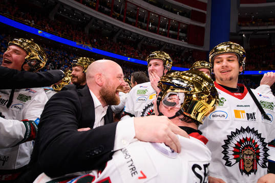 Frölundas spelare jublar