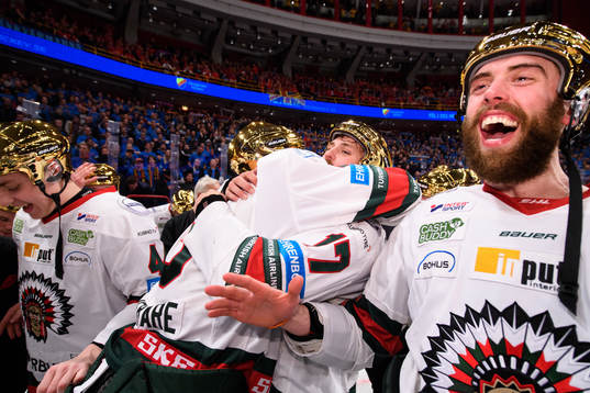 Frölundas spelare jublar