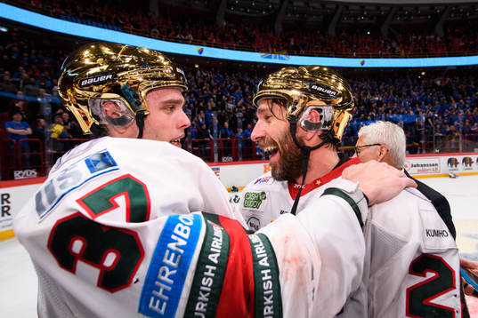 Frölundas målvakt Johan Gustafsson och Joel Lundqvist