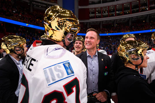 Frölundas tränare Roger Rönnberg jublar