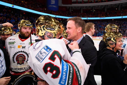 Frölundas målvakt Johan Gustafsson och tränare Roger