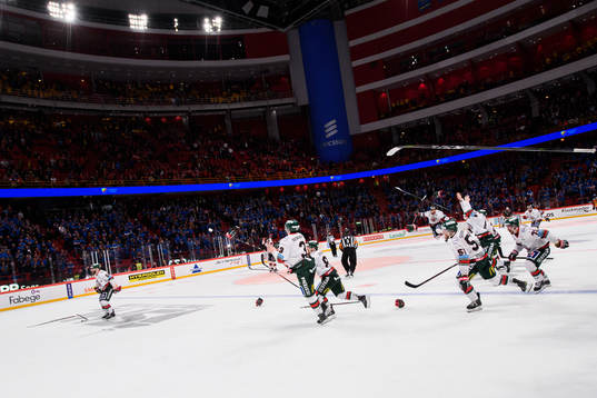 Frölundas spelare jublar