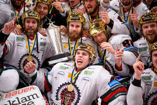 Frölundas Joel Lundqvist, Ryan Lasch och målvakt Johan