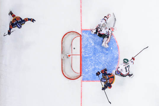 Djurgårdens Axel Jonsson Fjällby gör 1-2 målet bakom