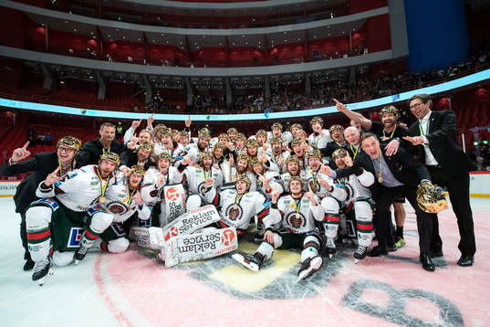 Frölundas spelare jublar att de vunnit SM-guld