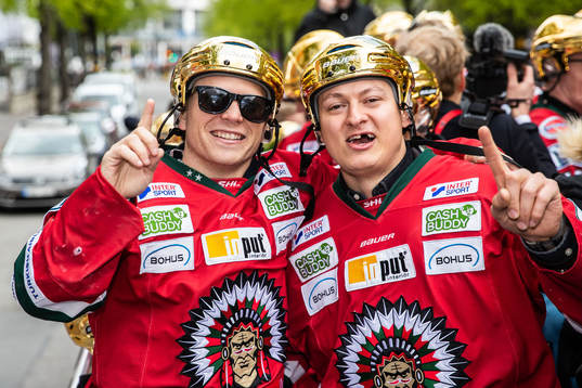 Ryan Lasch och Rhett Rakshani firar SM-guldet
