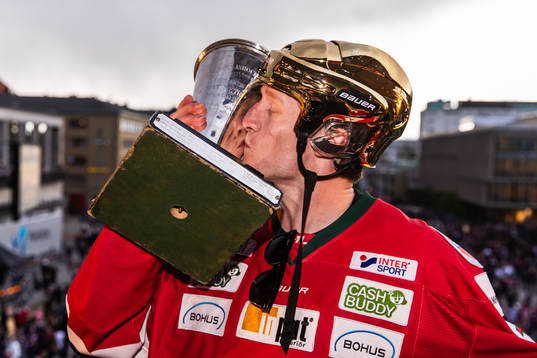 David Printz jublar med Le Mat-pokalen